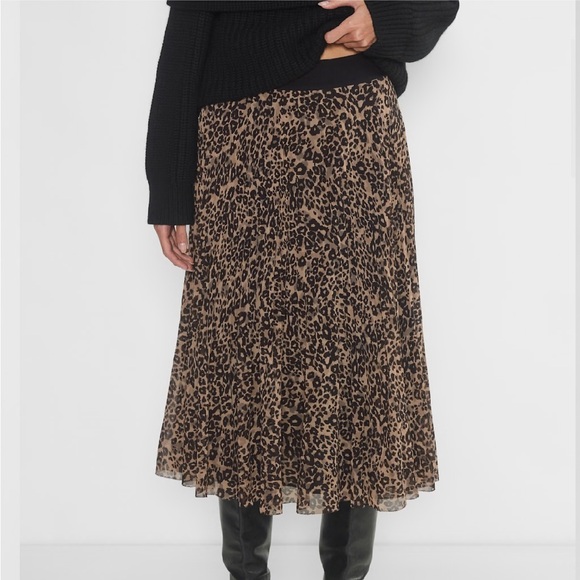 Aritzia Wilfred New Twirl Pleated Chiffon Leopard Print...